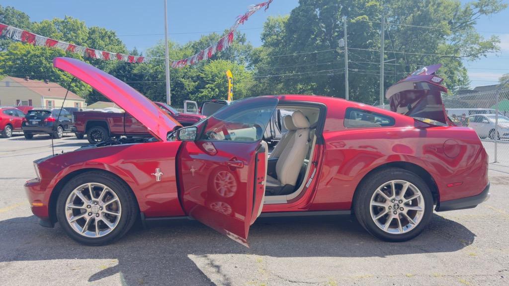 2011 Ford Mustang V6 Premium photo