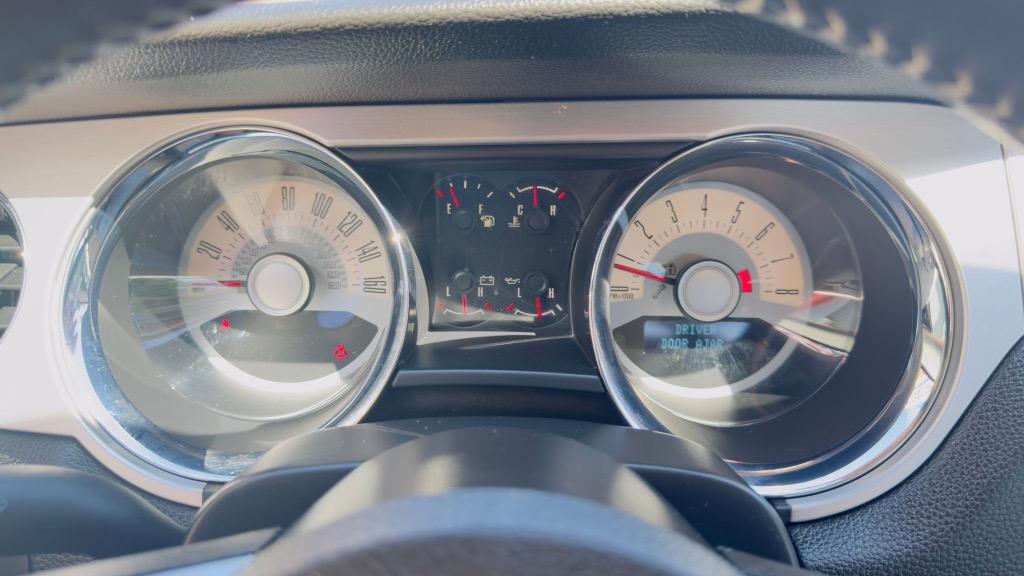2011 Ford Mustang V6 Premium photo