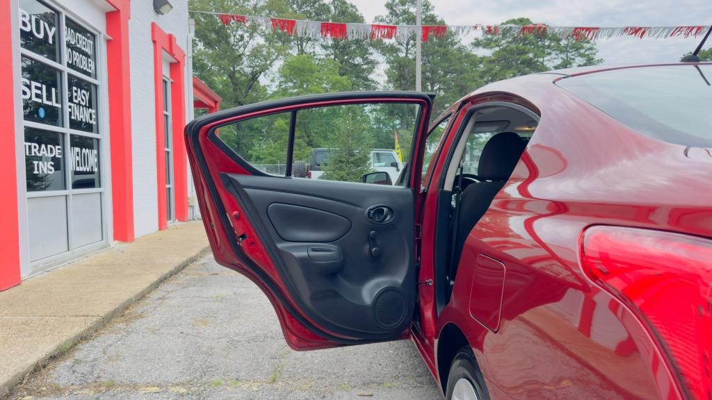 2019 Nissan Versa S photo