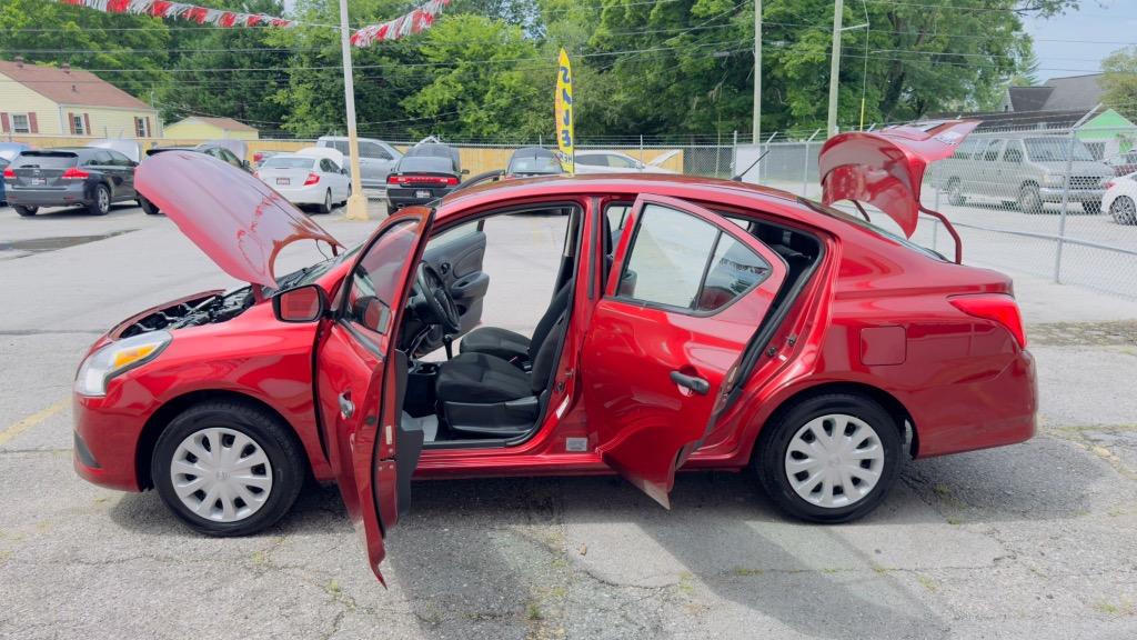 2019 Nissan Versa S photo