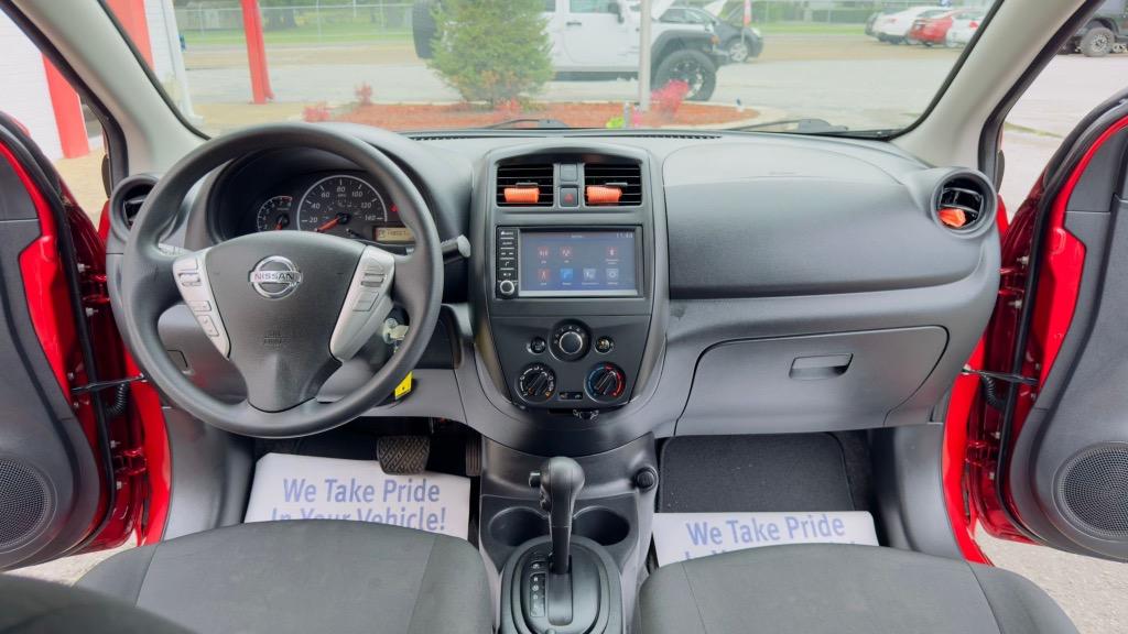 2019 Nissan Versa S photo