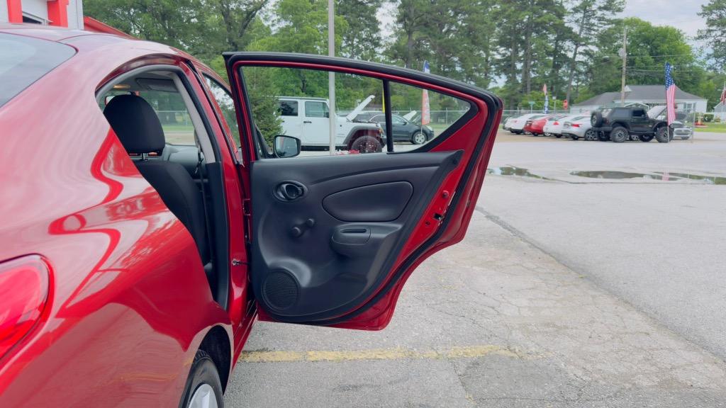 2019 Nissan Versa S photo