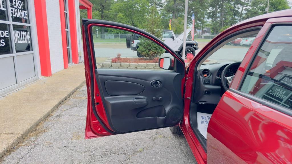 2019 Nissan Versa S photo