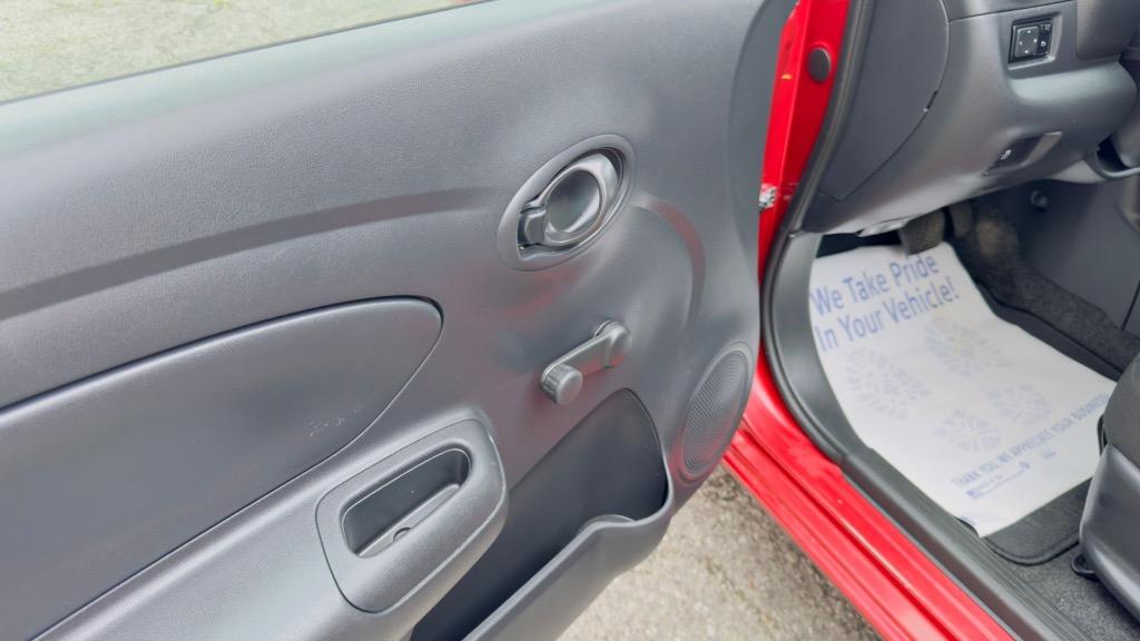 2019 Nissan Versa S photo