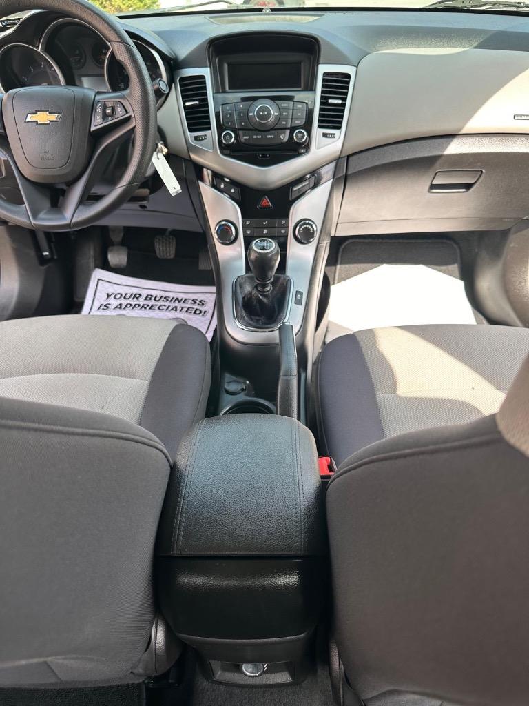 2013 Chevrolet Cruze LS Manual photo