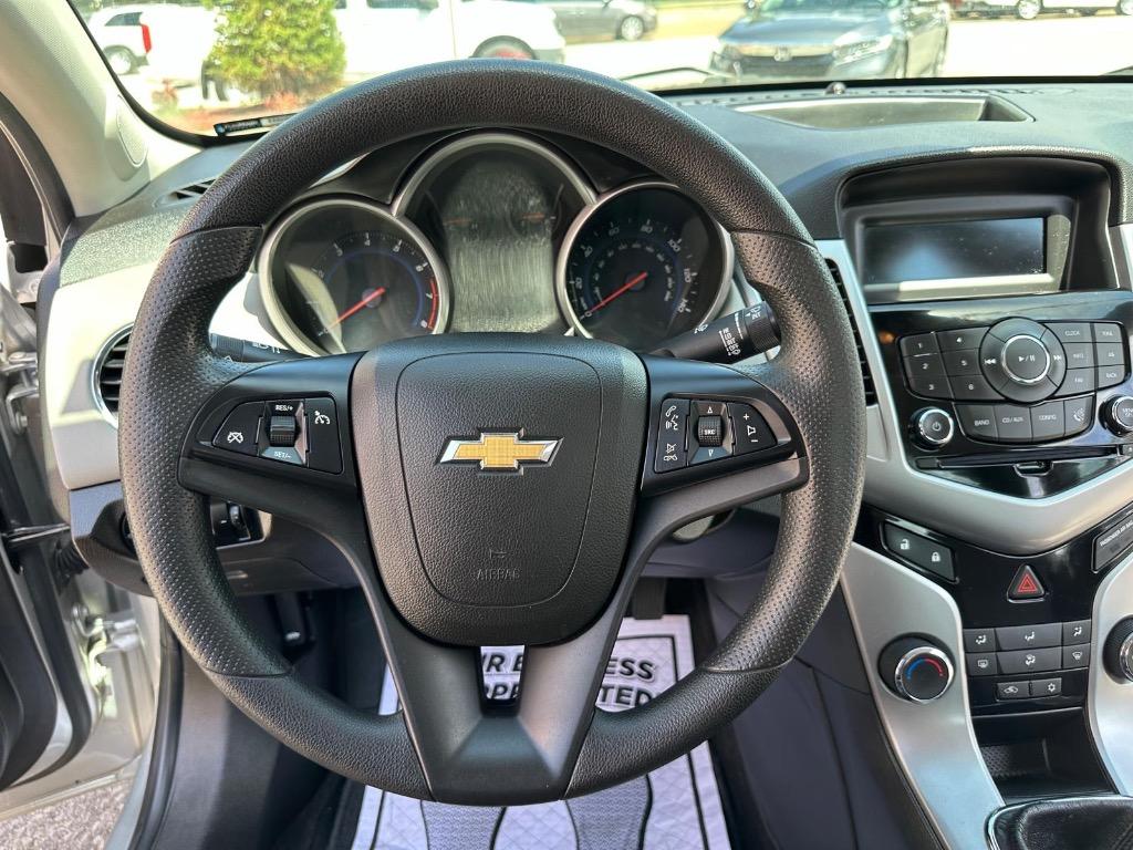 2013 Chevrolet Cruze LS Manual photo