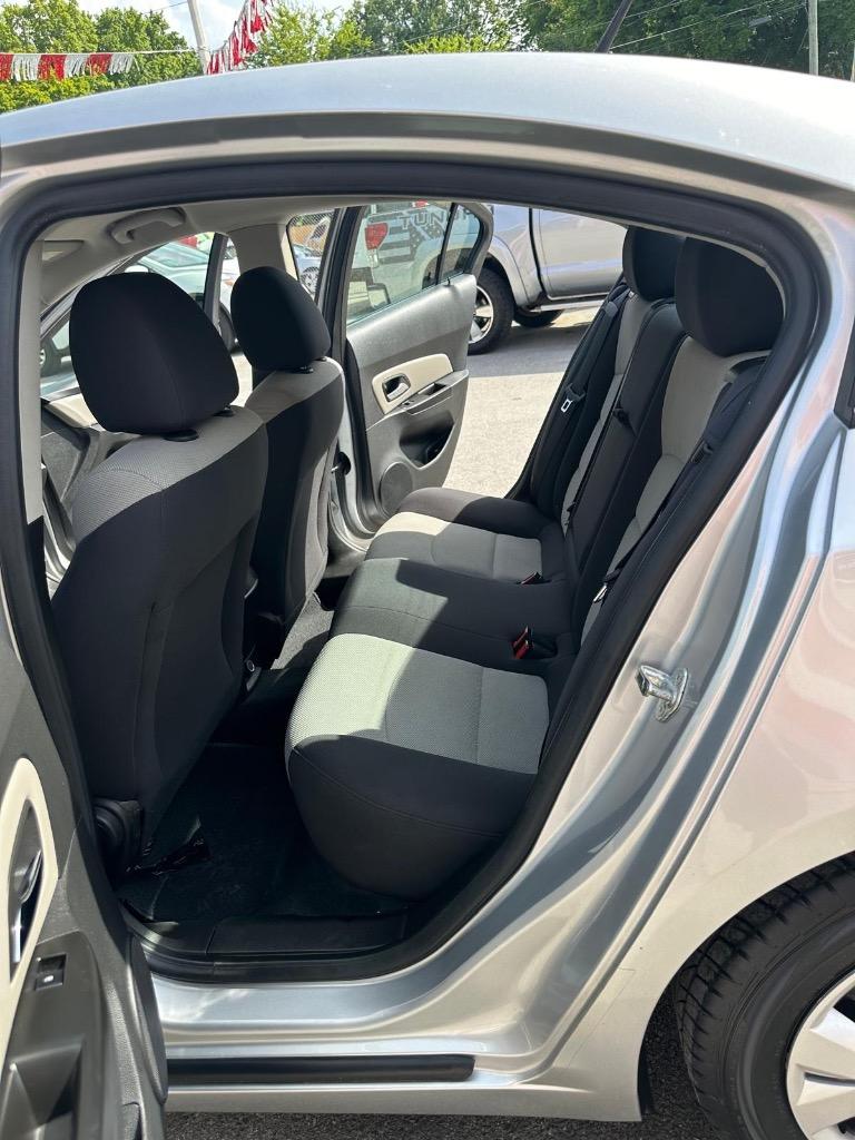 2013 Chevrolet Cruze LS Manual photo