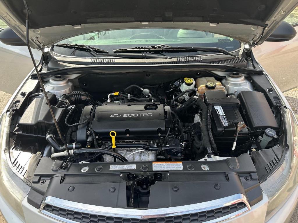 2013 Chevrolet Cruze LS Manual photo