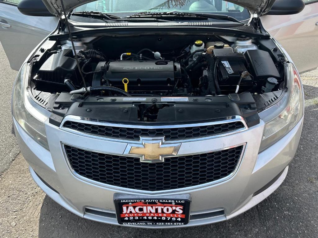 2013 Chevrolet Cruze LS Manual photo