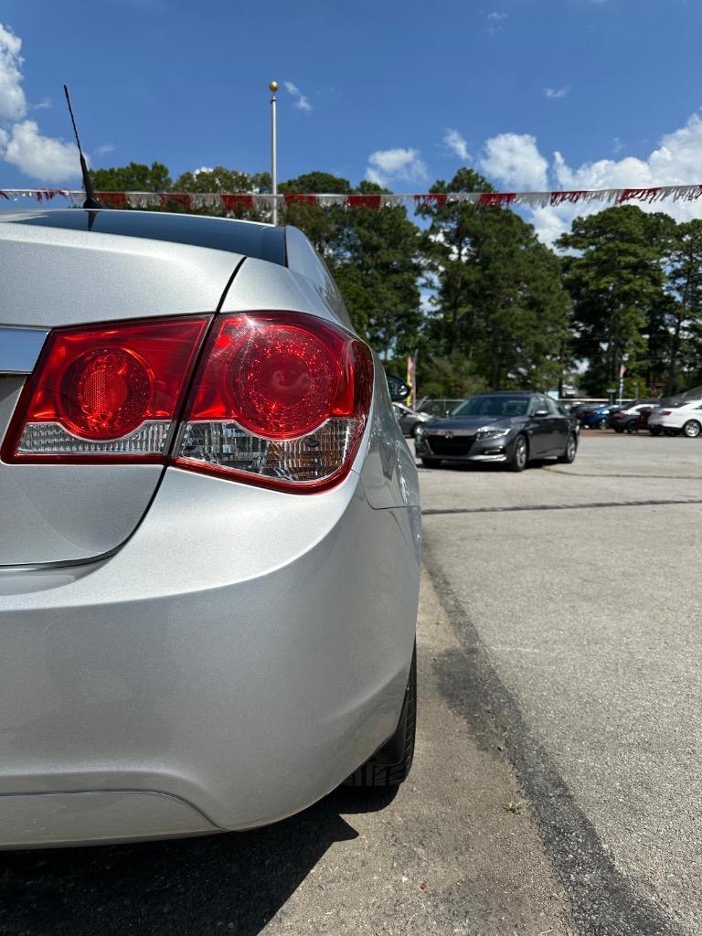 2013 Chevrolet Cruze LS Manual photo