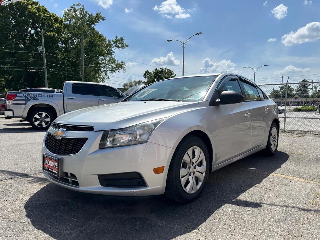 2013 Chevrolet Cruze LS Manual photo