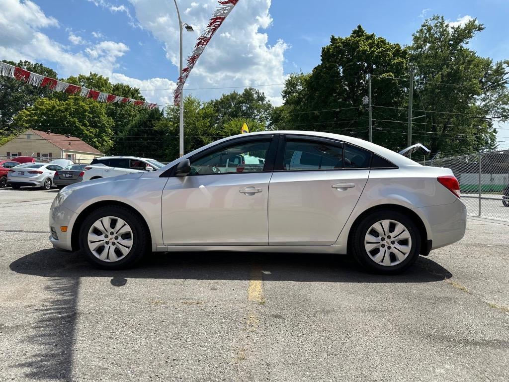 2013 Chevrolet Cruze LS Manual photo