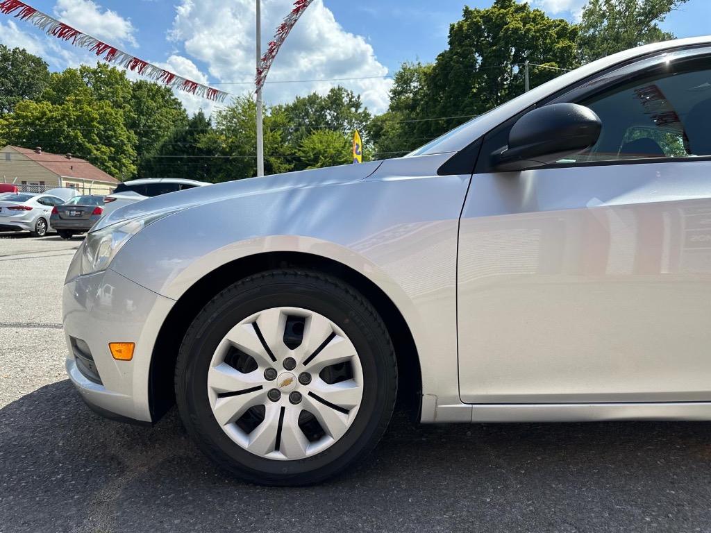 2013 Chevrolet Cruze LS Manual photo