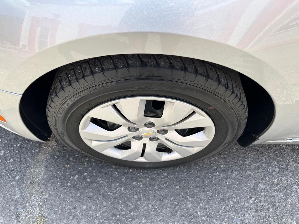 2013 Chevrolet Cruze LS Manual photo