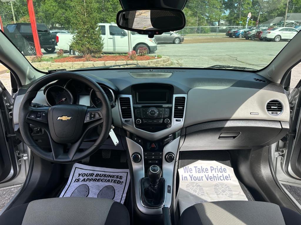2013 Chevrolet Cruze LS Manual photo