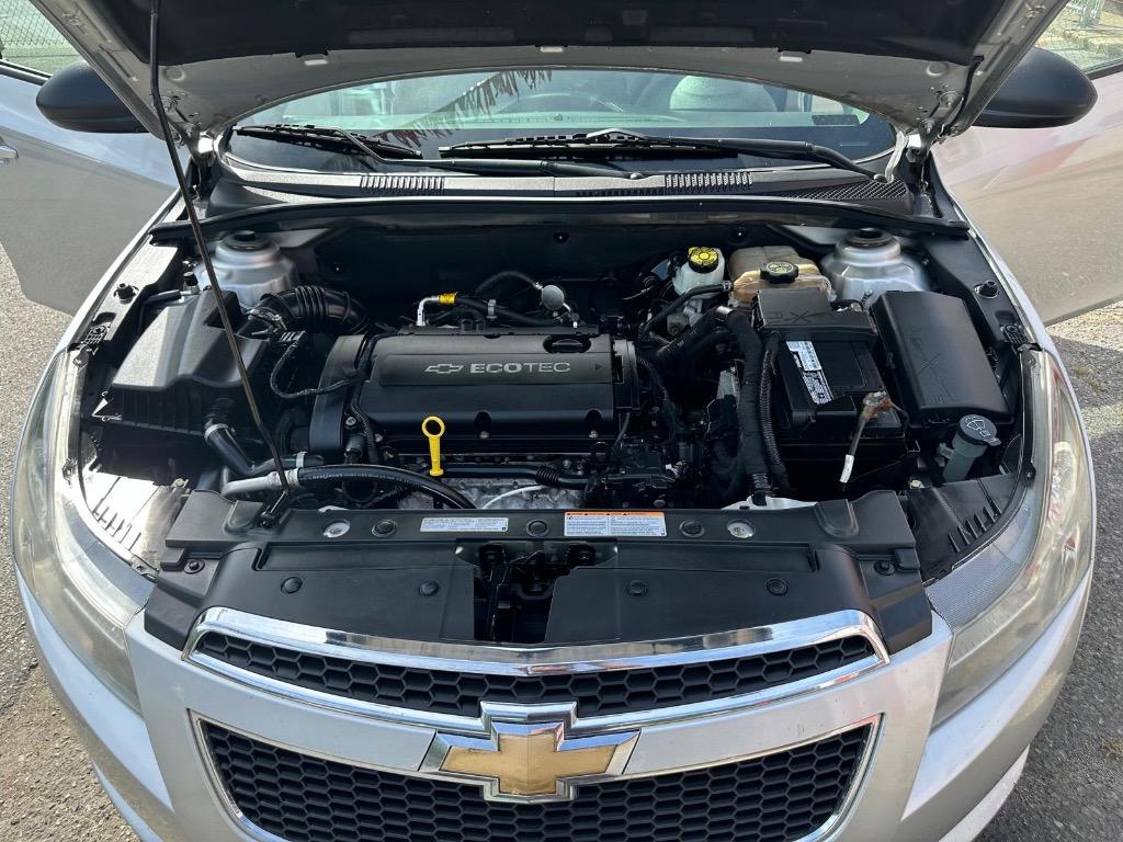 2013 Chevrolet Cruze LS Manual photo