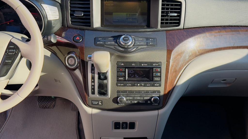 2015 Nissan Quest SV photo