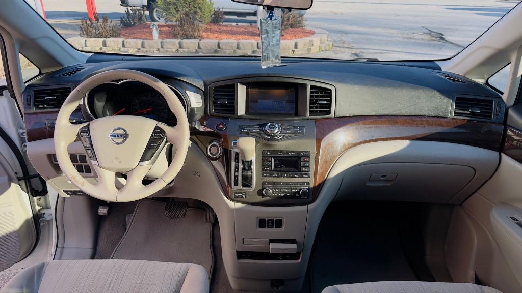 2015 Nissan Quest SV photo