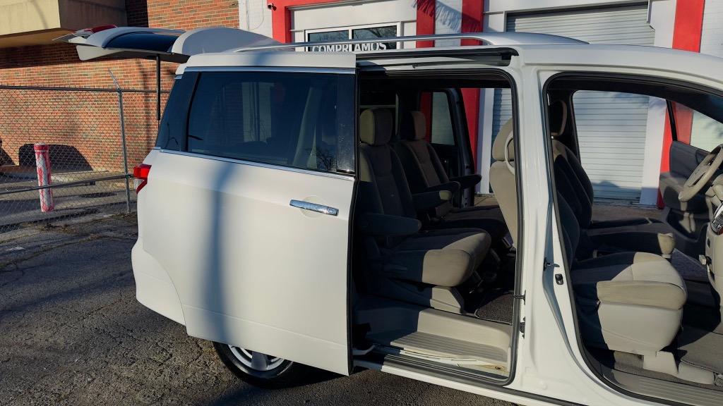 2015 Nissan Quest SV photo