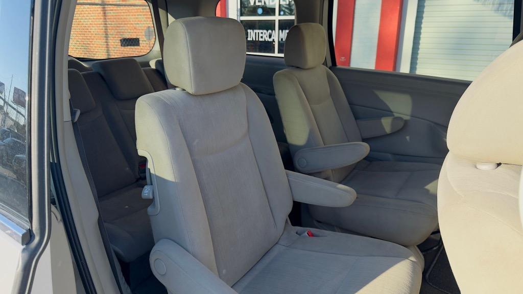 2015 Nissan Quest SV photo