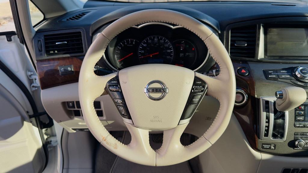 2015 Nissan Quest SV photo