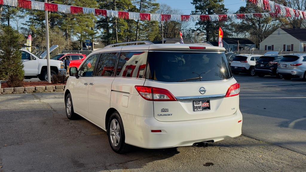 2015 Nissan Quest SV photo