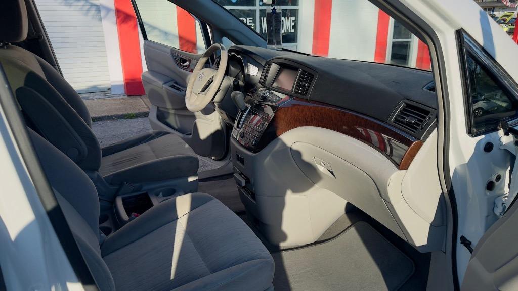 2015 Nissan Quest SV photo