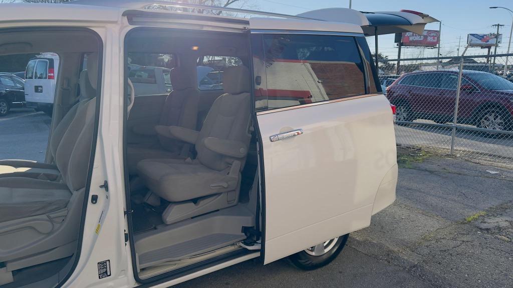 2015 Nissan Quest SV photo