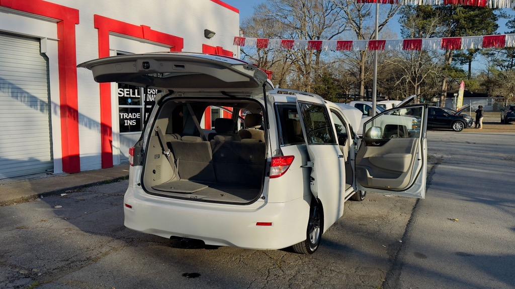 2015 Nissan Quest SV photo