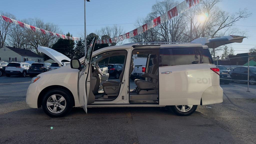 2015 Nissan Quest SV photo