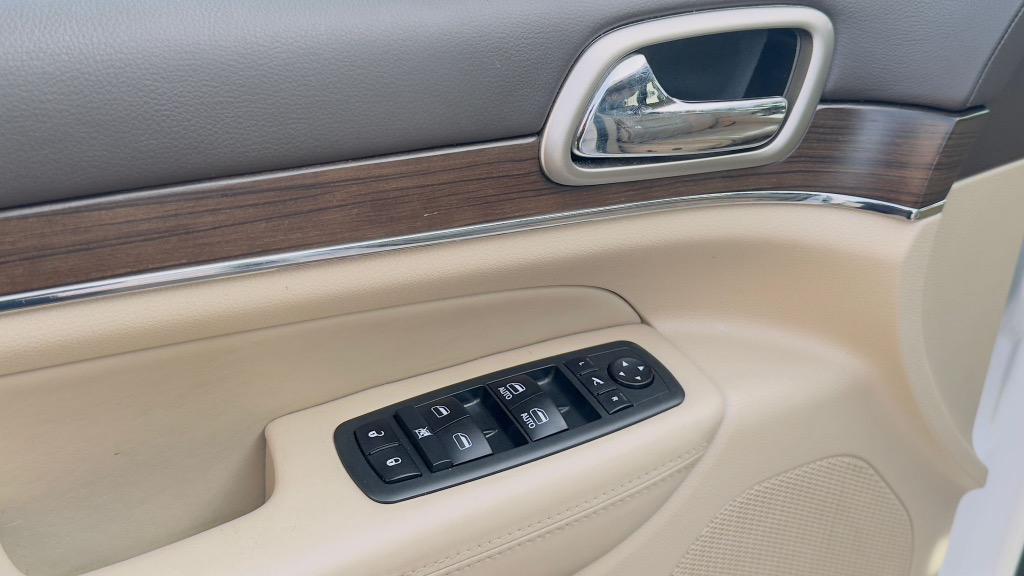 2014 Jeep Grand Cherokee Overland photo