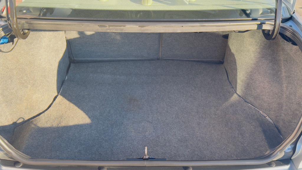 2002 Saturn S-Series SL2 photo