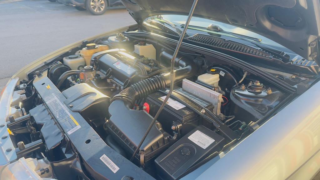 2002 Saturn S-Series SL2 photo