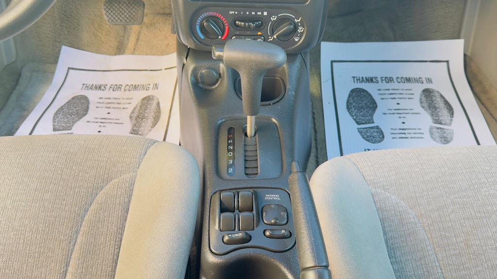 2002 Saturn S-Series SL2 photo