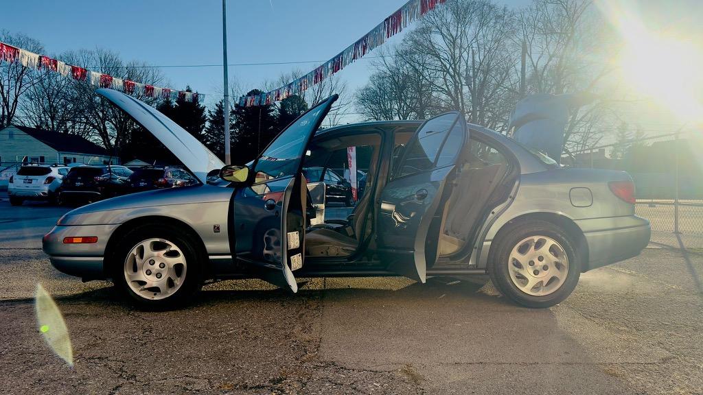 2002 Saturn S-Series SL2 photo