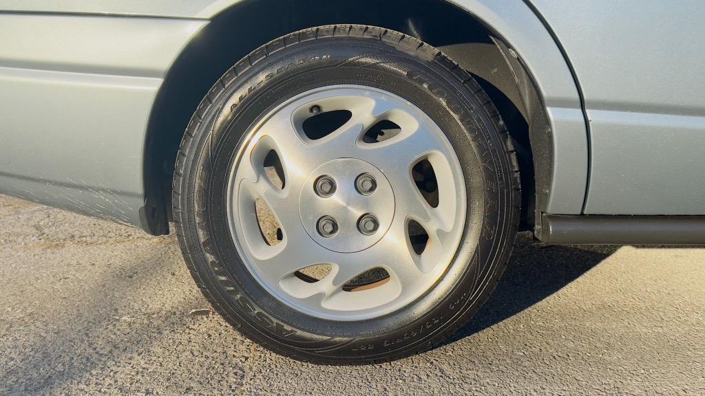 2002 Saturn S-Series SL2 photo