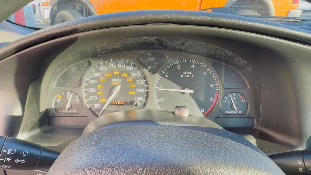 2002 Saturn S-Series SL2 photo