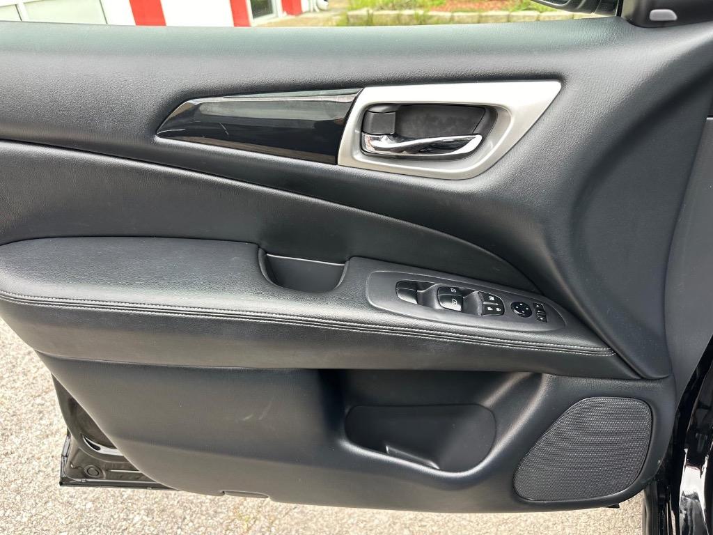 2019 Nissan Pathfinder SV photo