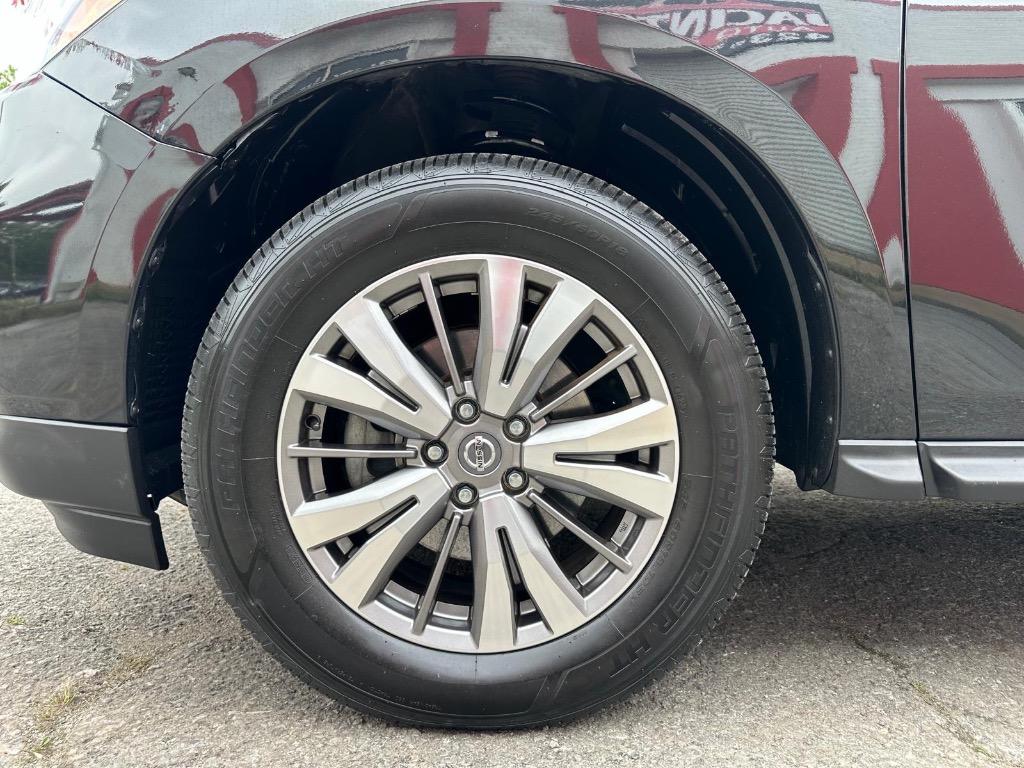 2019 Nissan Pathfinder SV photo