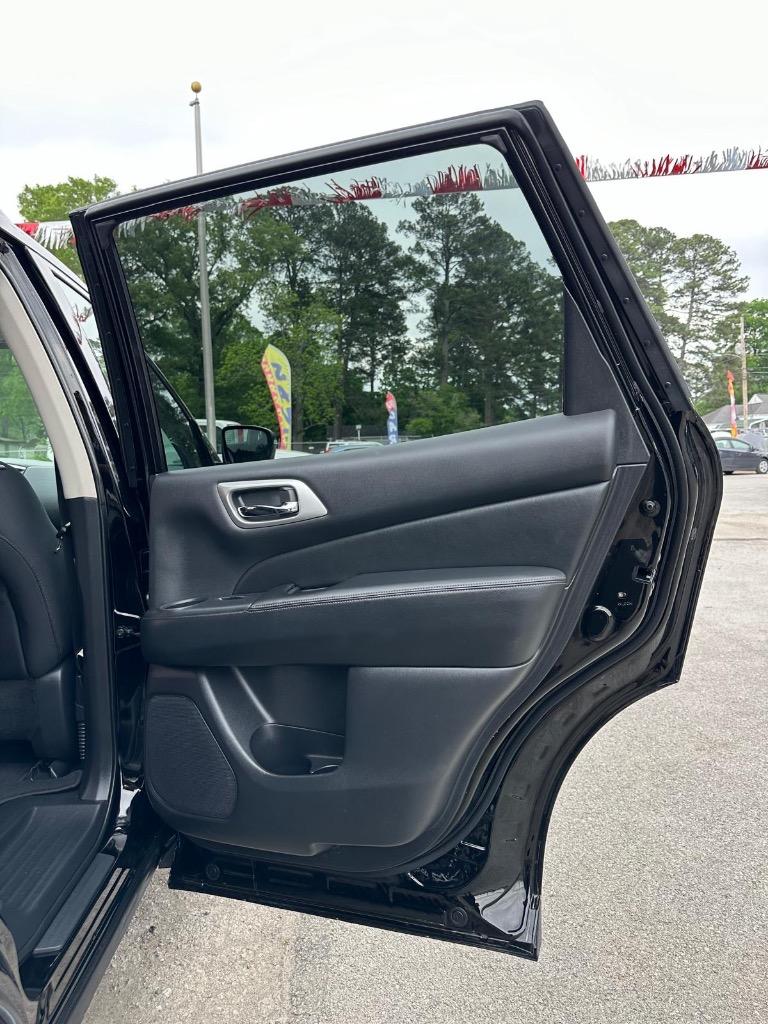 2019 Nissan Pathfinder SV photo