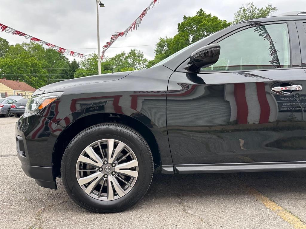 2019 Nissan Pathfinder SV photo