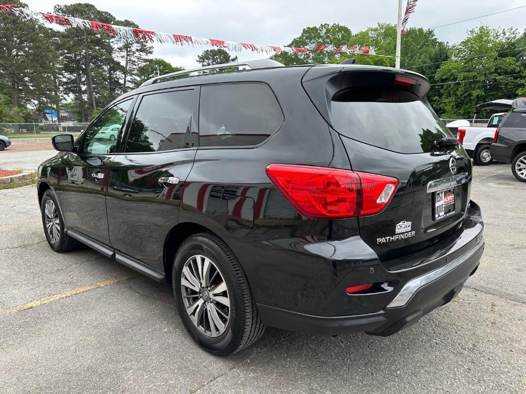 2019 Nissan Pathfinder SV photo