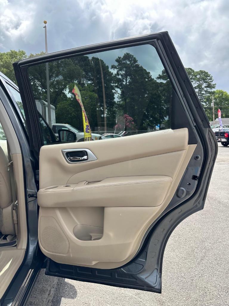 2015 Nissan Pathfinder - $10,995