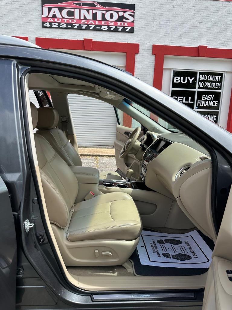 2015 Nissan Pathfinder - $10,995