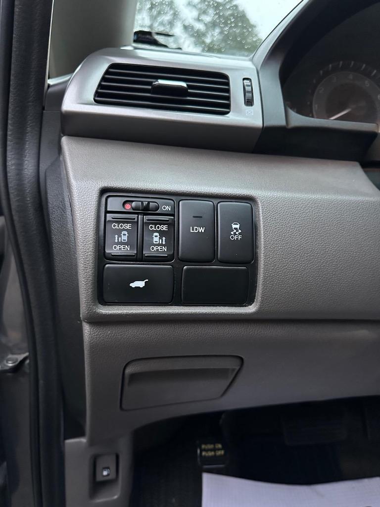 2016 Honda Odyssey - $11,995