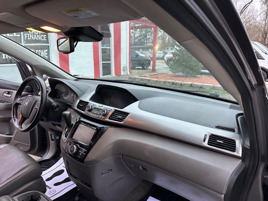 2016 Honda Odyssey - $11,995