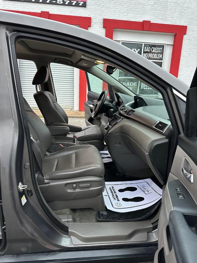 2016 Honda Odyssey - $11,995