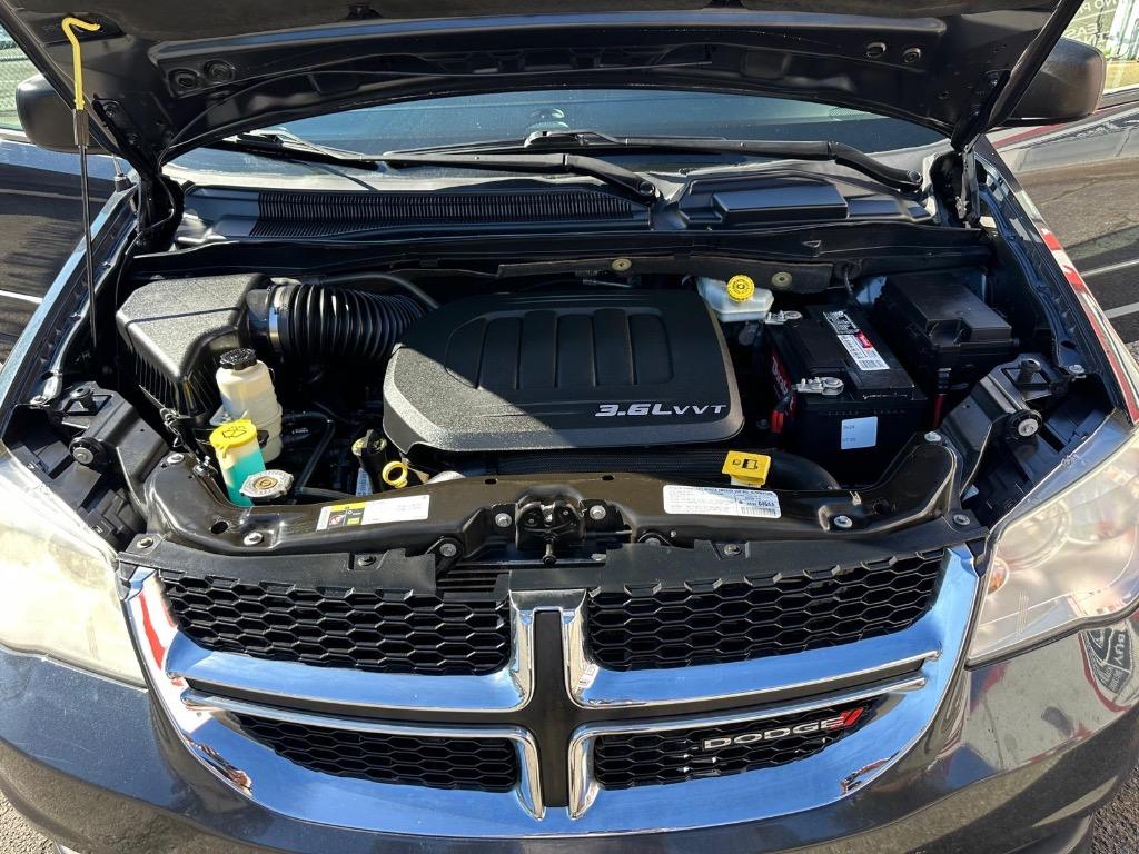 2013 Dodge Grand Caravan - $8,995
