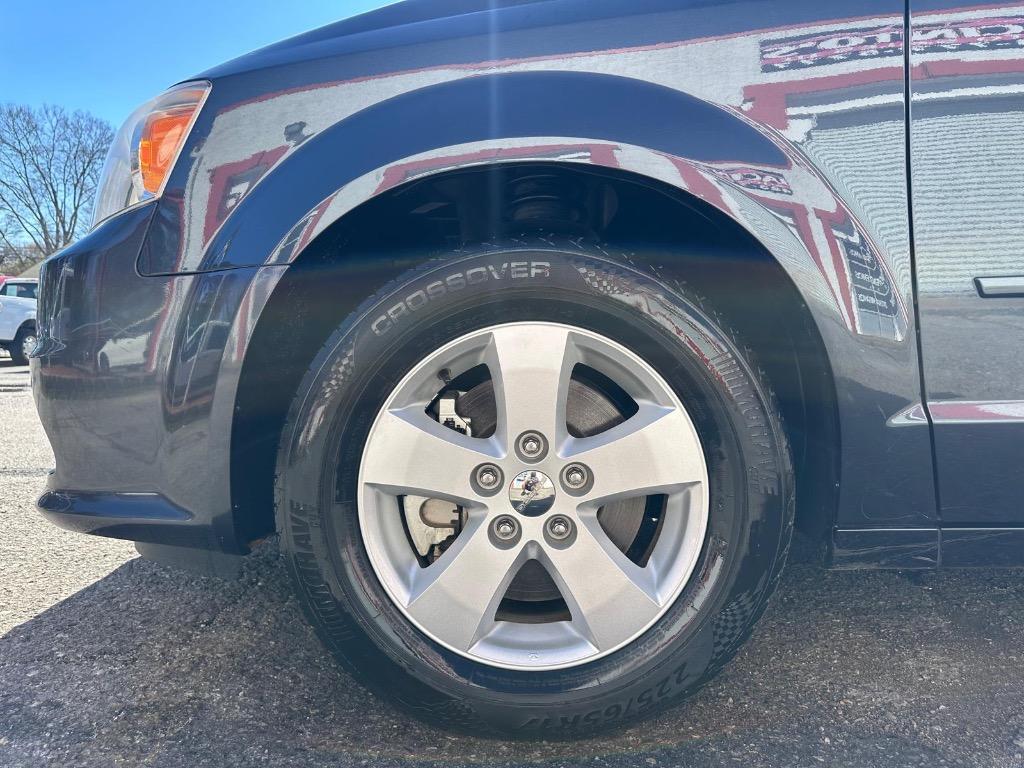 2013 Dodge Grand Caravan - $8,995