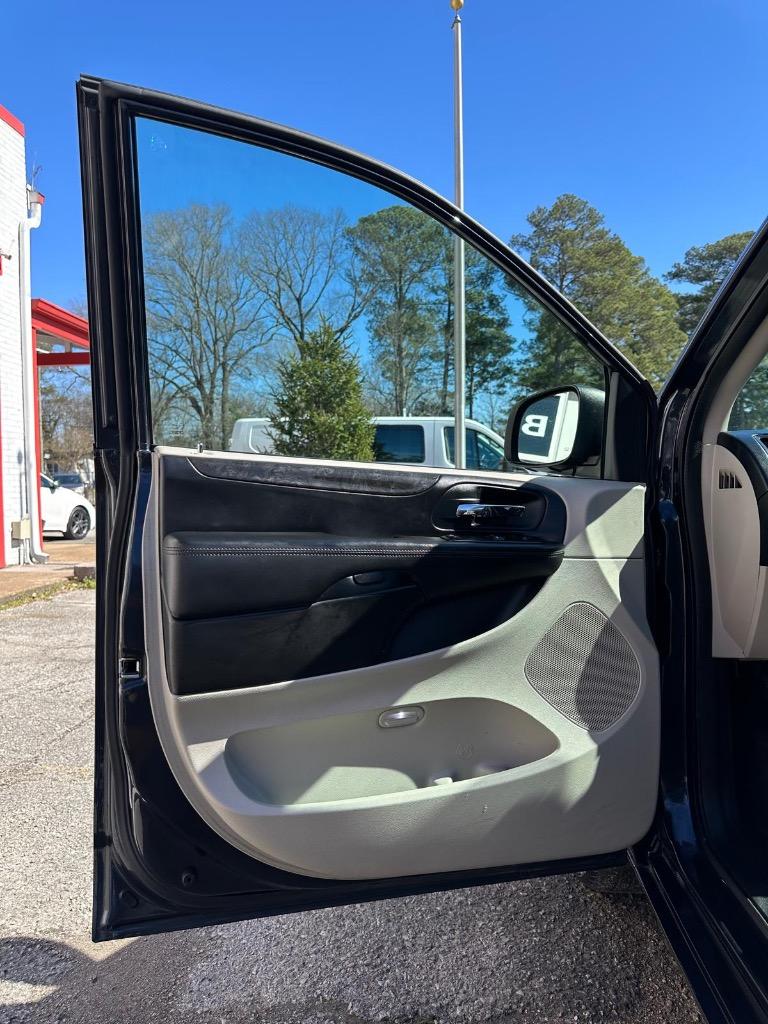 2013 Dodge Grand Caravan - $8,995